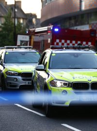 Policie u londýnského parku Finsbury.