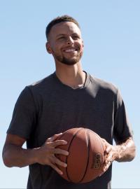 Basketbalista Stephen Curry si vyzkouší i profesionální golf.