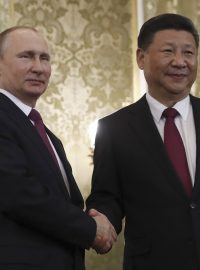 Ruský prezident Vladimir Putin a čínský prezident Si Ťin-pching na jednání v Moskvě
