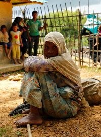 Přes hranici se za poslední týden podle OSN dostalo 38 tisíc Rohingů.