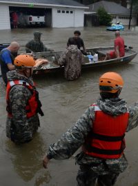 Národní garda pomáhá v Texasu při záplavách.