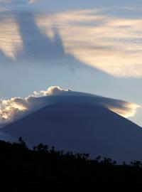 Sopka Mount Agung na ostrově Bali je znovu aktivní. Naposledy oblast zasáhla v 60. letech.