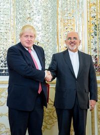 Britský ministr zahraničí Boris Johnson a jeho íránský protějšek Mohammad Džavád Zaríf