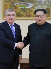 Předseda MOV Thomas Bach s vůdcem Severní Koreje Kim Čong-unem