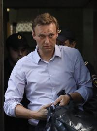 Alexej Navalnyj při odchodu od moskevského soudu 15. května 2018.