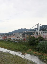 Panorama oblasti, v níž se nachází zborcený janovský most
