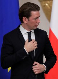 Rakouský premiér Sebastian Kurz (vlevo) a ruský prezident Vladimir Putin