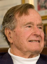 Bývalý americký prezident George Bush starší na fotografii z roku 2012