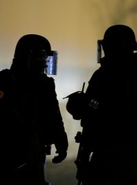 Francouzské bezpečnostní složky při zásahu ve štrasburské čtvrti Neudorf zabily Chérifa Chekatta, který podle policie v úterý večer střílel na místních vánočních trzích
