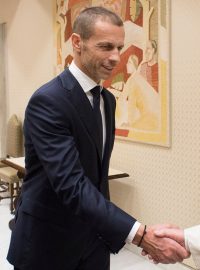 Šéf UEFA Aleksander Čeferin s papežem Františkem