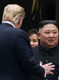 Prezident Donald Trump a severokorejský vůdce Kim Čong-Un opustili jednání předčasně