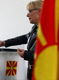 Voliči v Severní Makedonii v neděli ve druhém kole prezidentských voleb rozhodují o příští hlavě státu