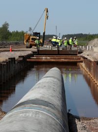 Výstavba plynovodu Nord Stream 2 v oblasti kolem Leningradu.