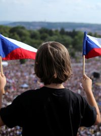 Demonstranti požadovali mimo jiné rezignaci ministryně spravedlnosti Marie Benešové a premiéra Andreje Babiše