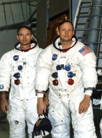 Posádka Apolla 11: (zleva) Michael Collins, Neil A. Armstrong a Edwin E. Aldrin (foto z července 1969)