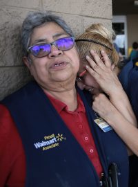 Zaměstnanci Walmartu, ve kterém se odehrála střelba v El Pasu.