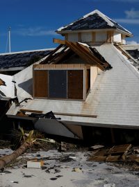 Zdevastovaný hotel na ostrovech Abaco ležících v severní části Baham