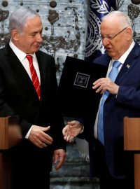 Izraelský prezident Reuven Rivlin (vpravo) a premiér Benjamin Netanjahu