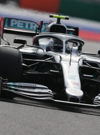 Pilot Mercedesu Valtteri Bottas na okruhu v Soči