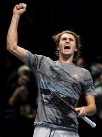 Alexander Zverev se raduje z postupu do semifinále Turnaje mistrů