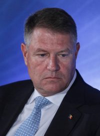 Rumunský prezident Klaus Iohannis a expremiérka Viorica Dancilaová