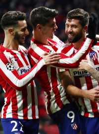 Fotbalisté Atlética Madrid slaví postup do osmifinále Ligy mistrů