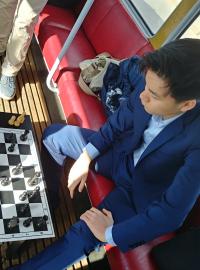 Dvojka českého šachového žebříčku podváděla na turnaji ve Francii. Igors  Rausis se radil s mobilem
