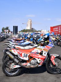 V nedělních ranních hodinách odstartoval další, už dvaačtyřicátý, ročník slavného závodu - Rallye Dakar