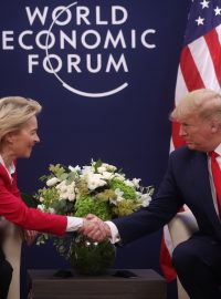 Ursula von der Leyenová a Donald Trump na Světovém ekonomickém fóru v Davosu (21. ledna 2020)