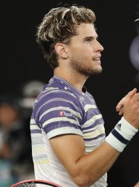 Dominic Thiem (vlevo) porazil v semifinále Australian Open Alexandera Zvereva 3:1 na sety a stal se tak prvním rakouským tenistou, který postoupil do finále tohoto grandslamu.