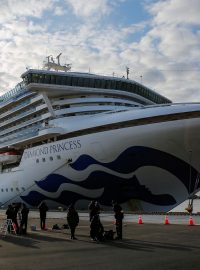 Výletní loď Diamond Princess, která kotví v Jokohamě