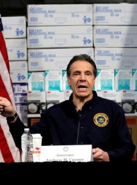 Guvernér státu New York Andrew Cuomo představuje krizová opatření