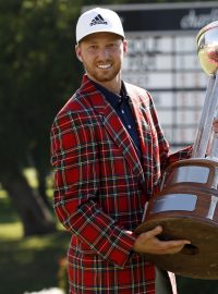 Daniel Berger s trofejí pro vítěze.