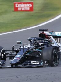 Lewis Hamilton měl v závěru Velké ceny Británie velké obtíže s pneumatikami