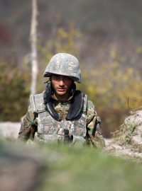 Arménský voják během bojů v Náhorním Karabachu v roce 2020