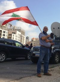 Deset tisíc demonstrantů v Bejrútu volalo po potrestání tragického úterního výbuchu.