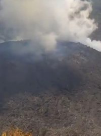 Vědci na sopce La Soufrièr zaznamenali podzemní otřesy, které podle nich naznačují, že se magma dere k povrchu