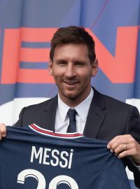 Messi bude v Paříži nosit číslo 30