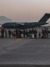 Evakuace z kábulského letiště v srpnu 2021