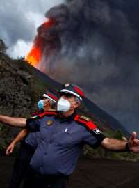 Proud lávy ze sopky na ostrově La Palma výrazně zpomalil, možná do moře nedorazí