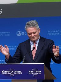 Vlevo Antony Blinken, ministr zahraničních věcí USA, vpravo Mathias Cormann, generální tajemník OECD.