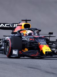 Max Verstappen ve voze Red Bullu