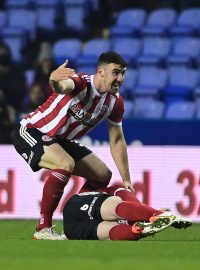 John Fleck zkolaboval přímo na hřišti. Jako první volal o pomoc jeho spoluhráč ze Sheffieldu