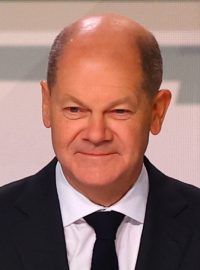 Sociální demokrat Olaf Scholz podepisuje koaliční smlouvu