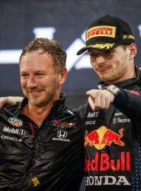 Šéf stáje Red Bullu Christian Horner se závodníkem Maxem Verstappenem