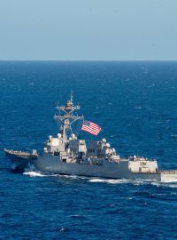 Americký válečná loď v Rudém moři