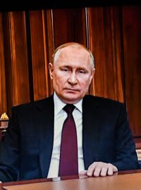 Ruský prezident Vladimir Putin během pondělního televizního projevu