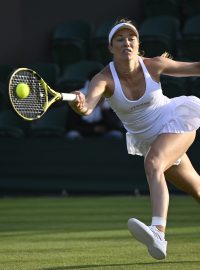 Marie Bouzková na dvorci Wimbledonu