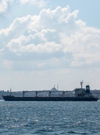 Lodě s ukrajinským obilím projíždějí Istanbulem, kde vzniklo  mezinárodním koordinačním centrum