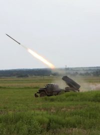 Ukrajinci střílí z raketometů Grad na ruské pozice